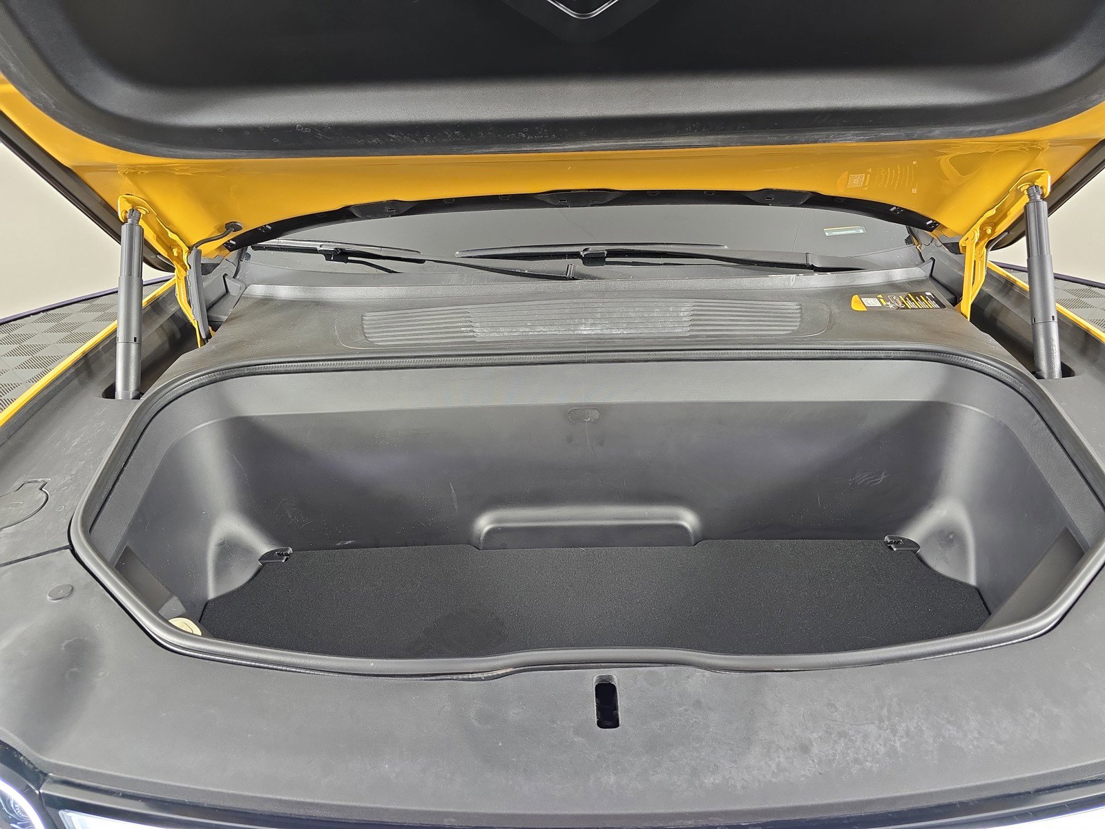 Used 2023 Rivian R1S Adventure image 14