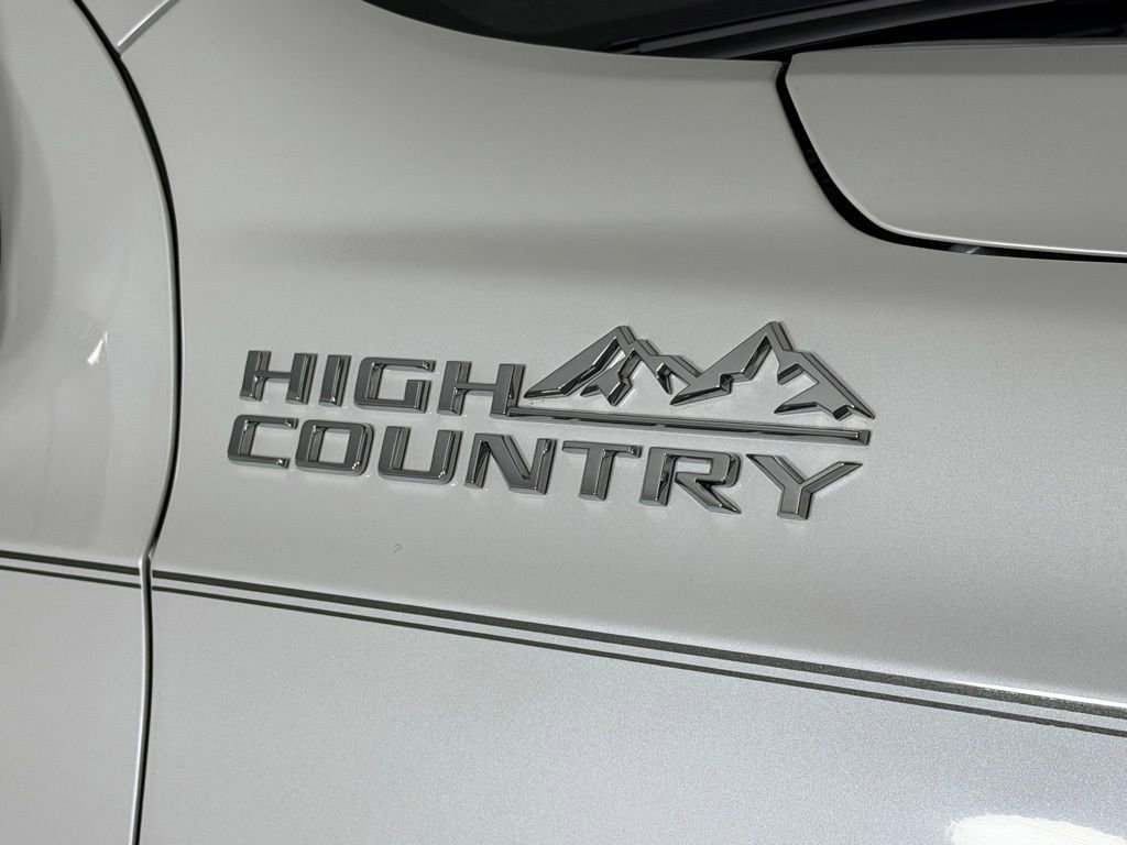 Used 2025 Chevrolet Suburban High Country w/ Sun And Tow Package AWD/4WD image 13