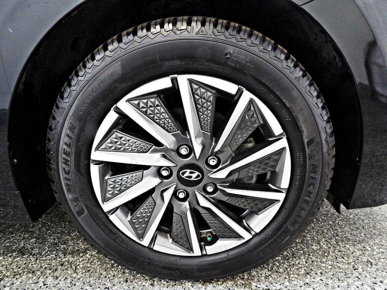 Used 2020 Hyundai Ioniq SE image 21