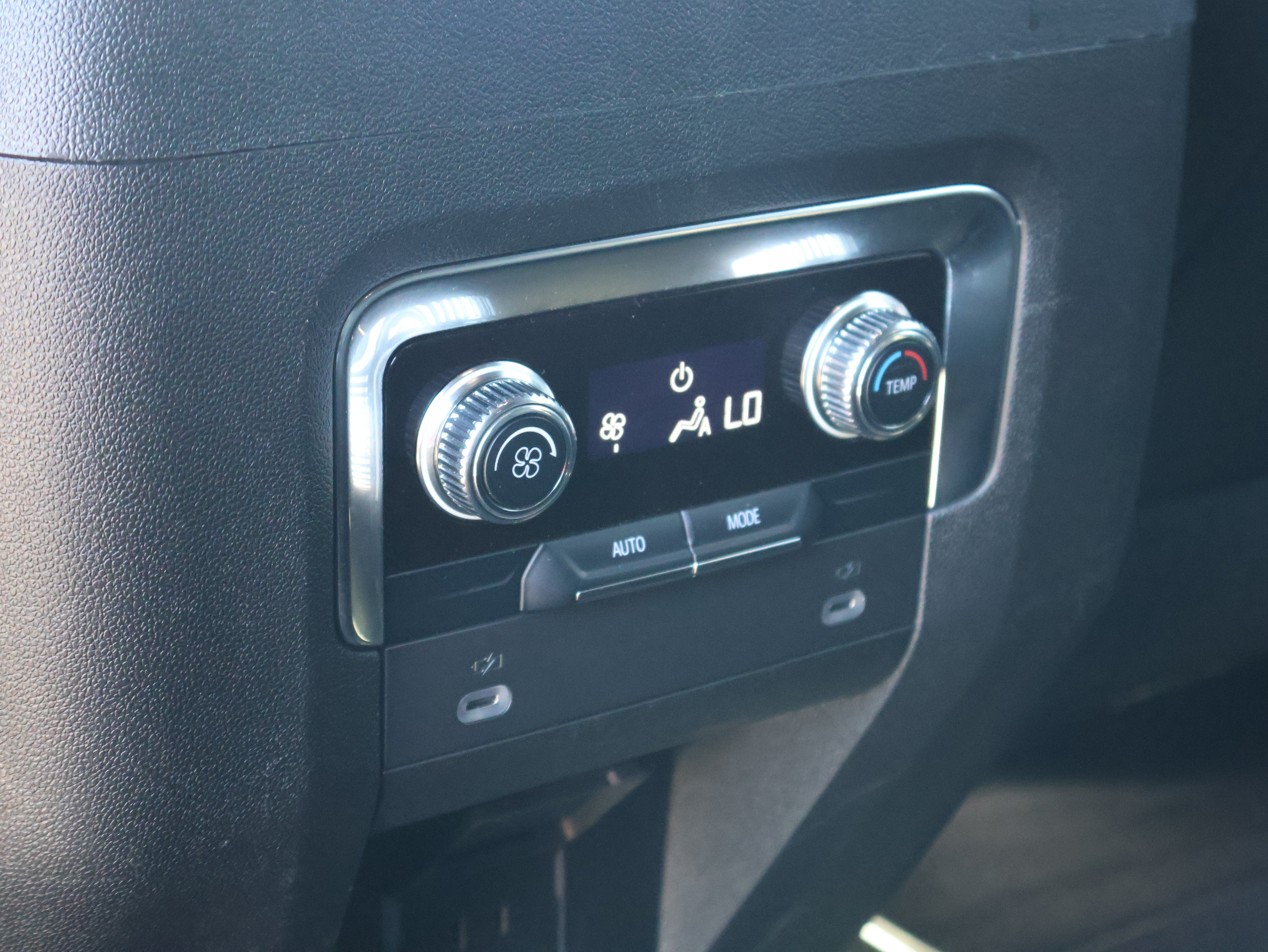 Used 2024 GMC Yukon SLT AWD/4WD image 19