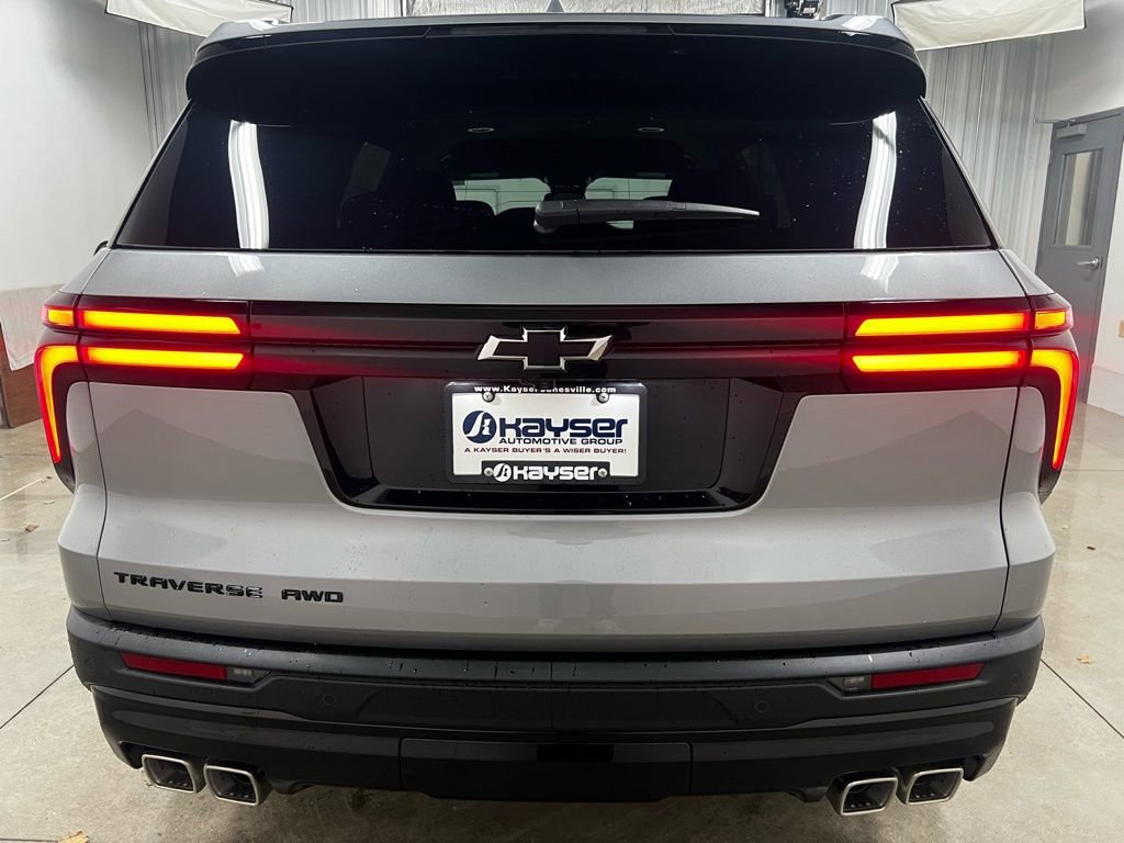 New 2026 Chevrolet Traverse LT w/ Midnight/Sport Edition image 4