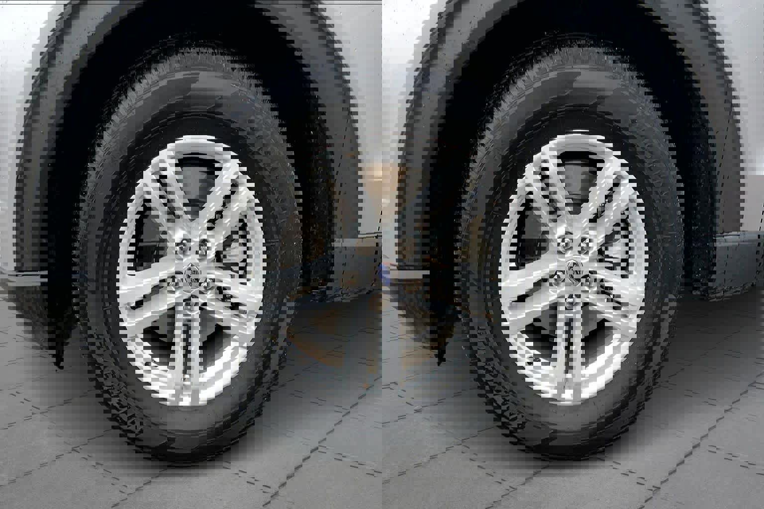 Used 2023 Ford Explorer XLT image 10