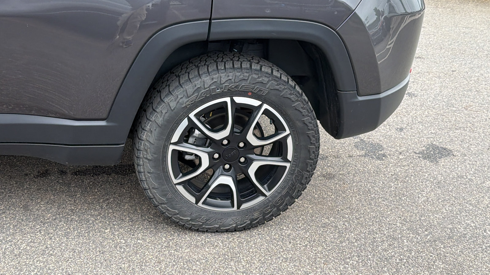 Used 2024 Jeep Compass Trailhawk AWD/4WD image 12