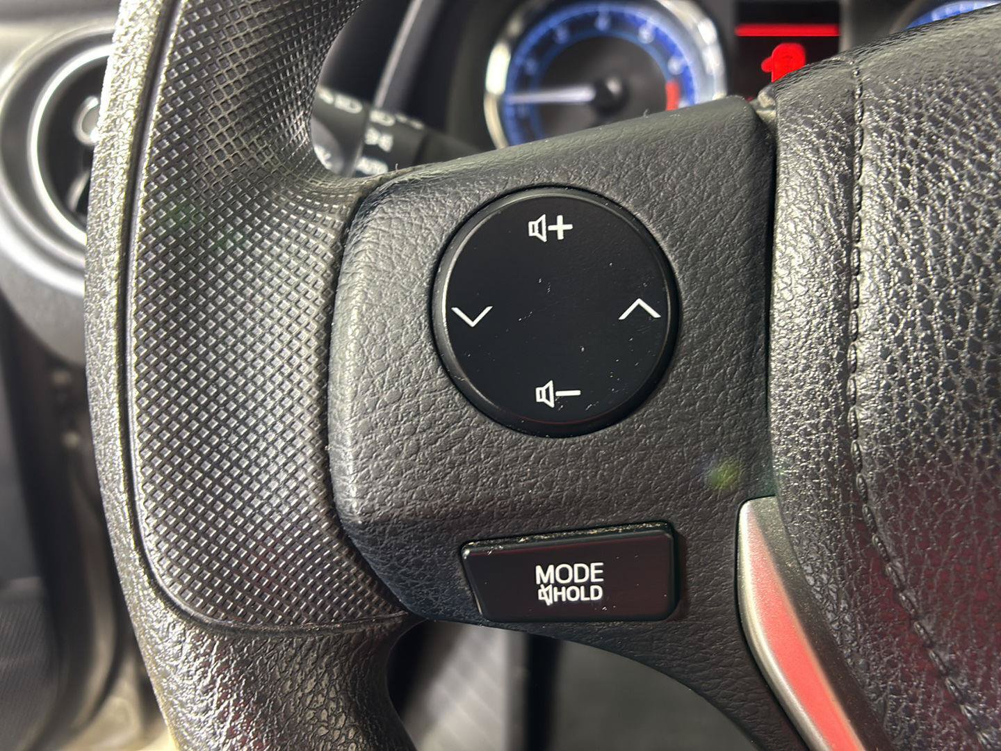 Used 2018 Toyota Corolla LE FWD image 26