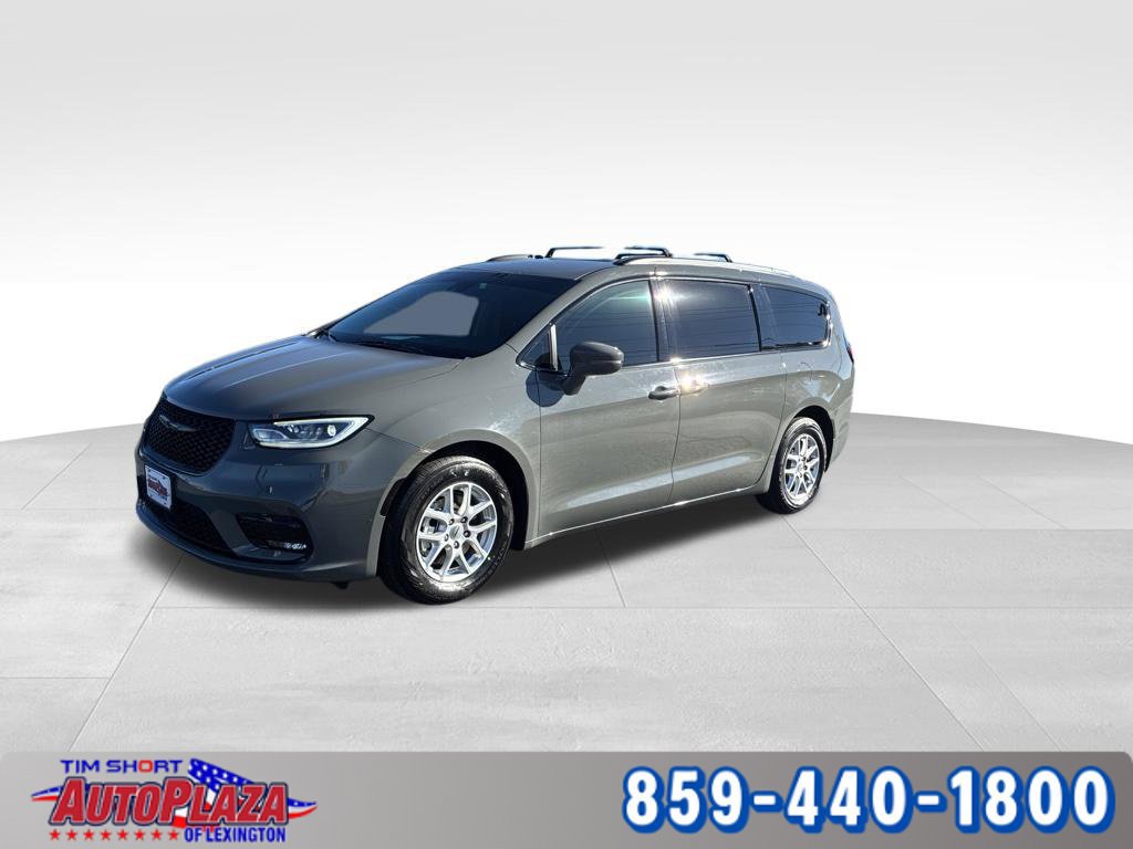 Used 2022 Chrysler Pacifica Touring-L FWD image 1