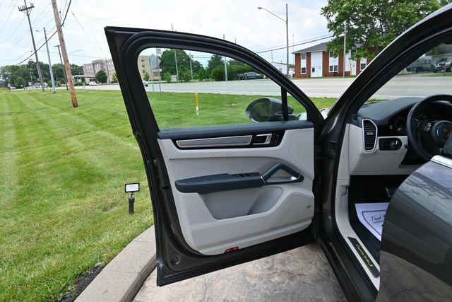 Used 2021 Porsche Cayenne Turbo S AWD/4WD image 26