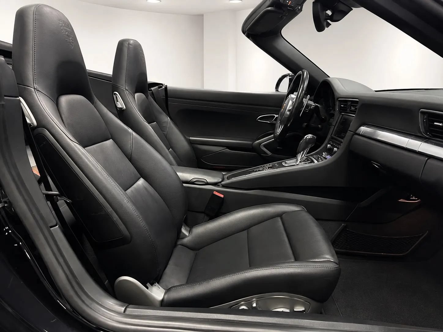 Used 2016 Porsche 911 Carrera image 18