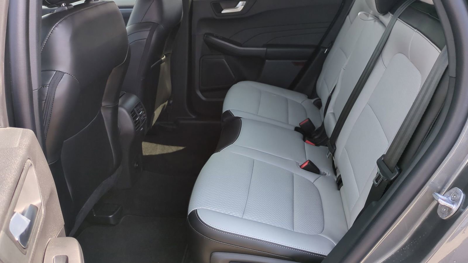 New 2025 Ford Escape SE image 18