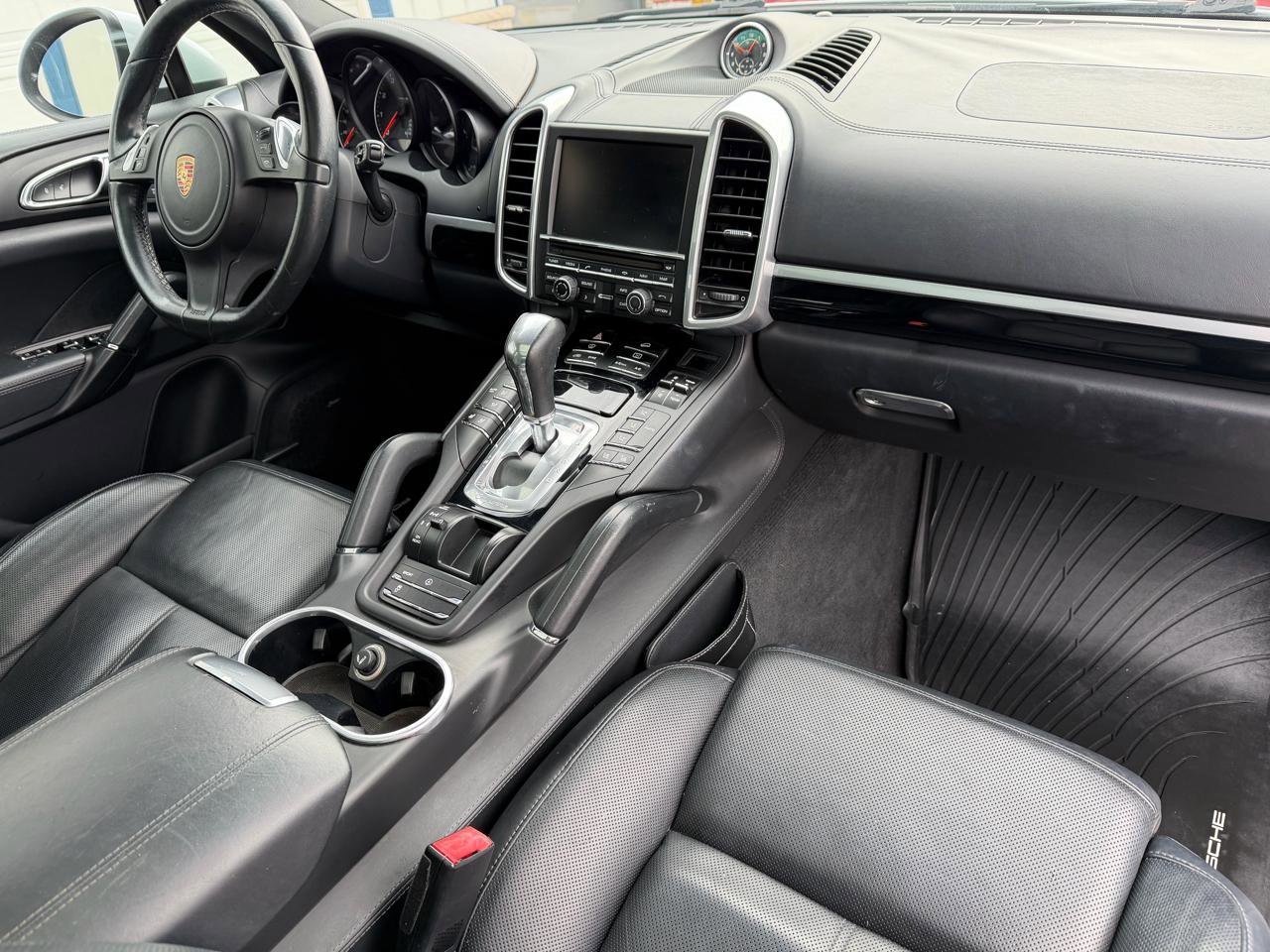 Used 2014 Porsche Cayenne Platinum Edition image 20