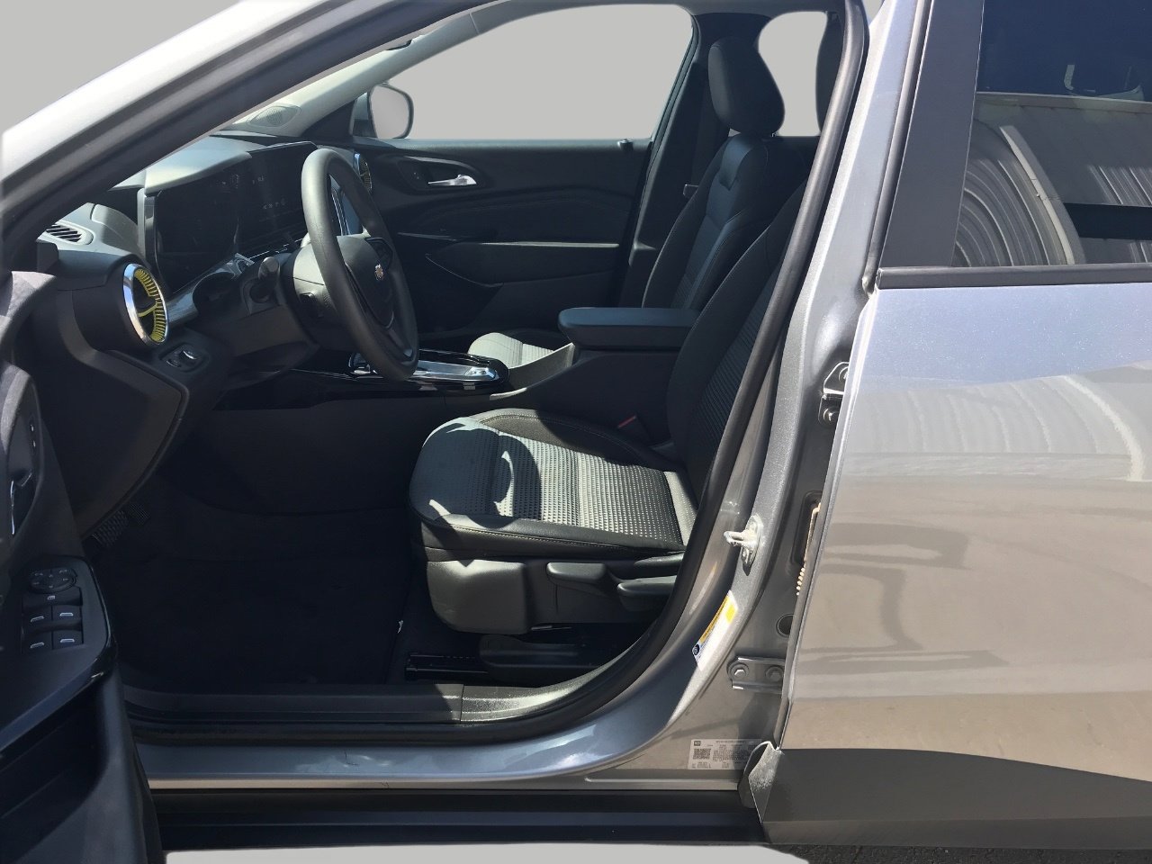 Used 2025 Chevrolet Trax LT FWD image 9