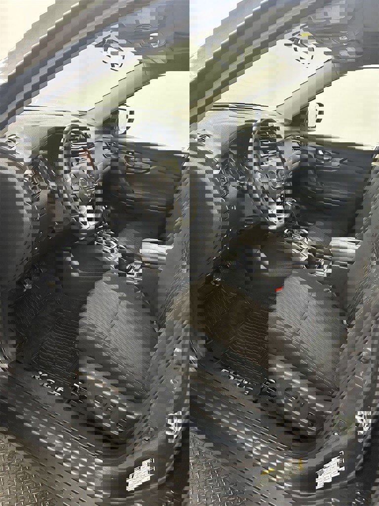 Used 2018 Nissan Rogue SV w/ Sun & Sound Touring Package image 10