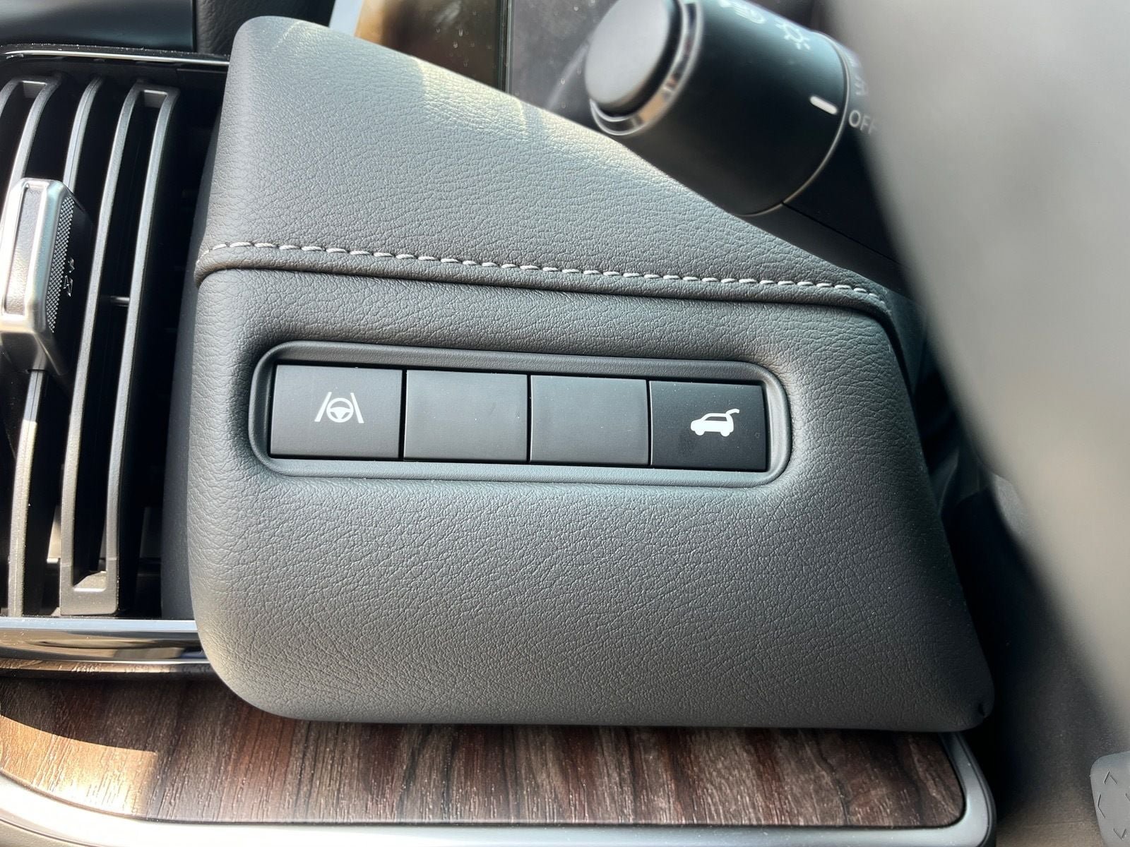 New 2026 Nissan Armada SL w/ Captain's Chari Seat Package AWD/4WD image 27