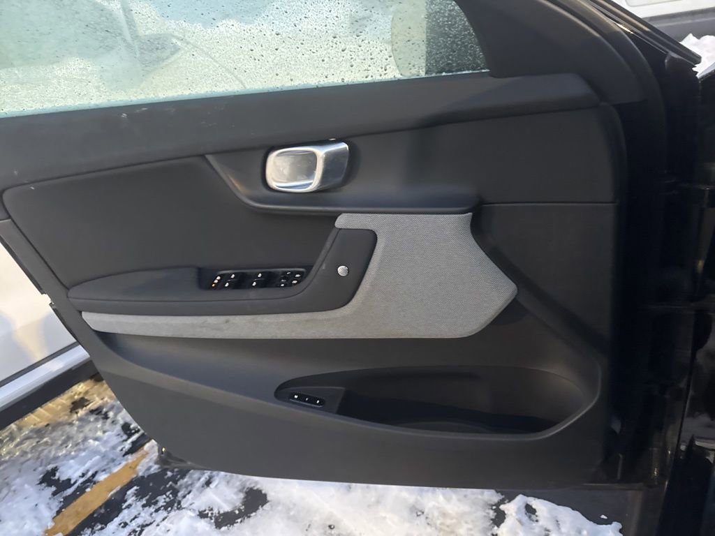 Used 2022 Polestar Polestar 2 Long Range Dual Motor w/ Performance Package image 9