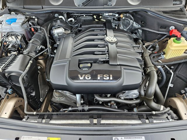 Used 2017 Volkswagen Touareg Wolfsburg Edition image 24