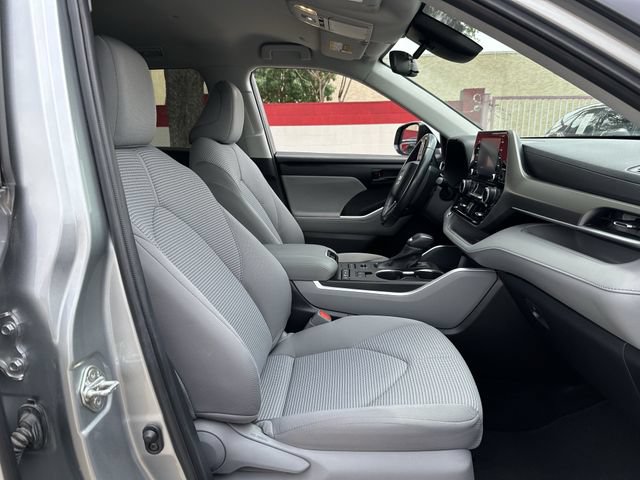 Used 2020 Toyota Highlander LE AWD/4WD image 31