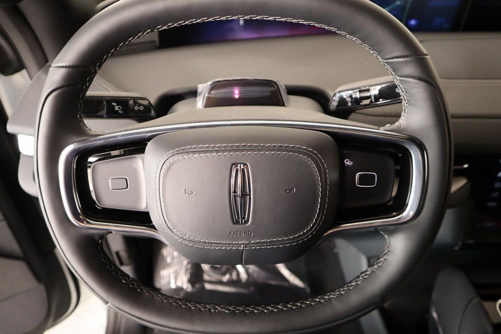 New 2025 Lincoln Navigator Reserve w/ Jet Appearance Package image 3