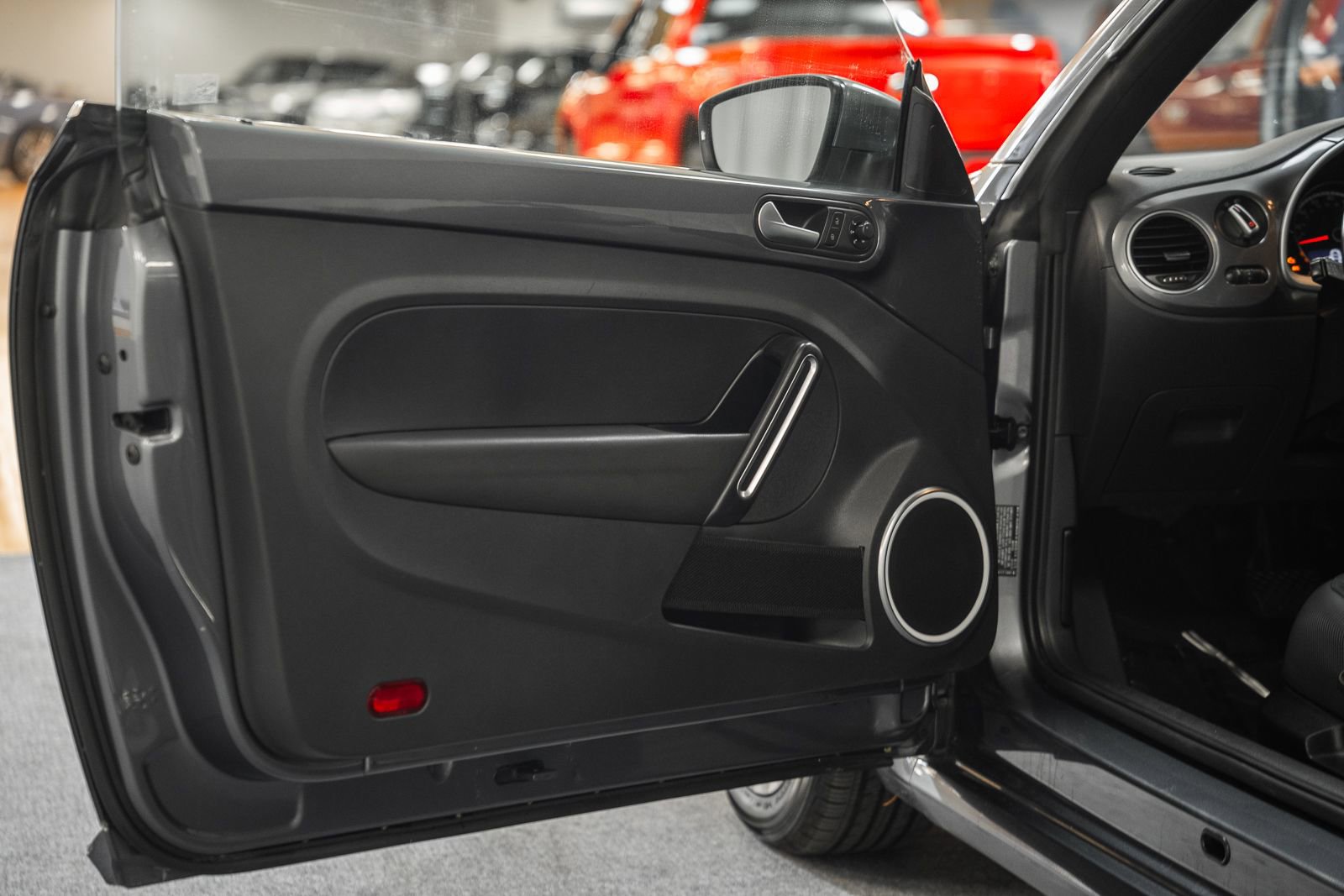 Used 2014 Volkswagen Beetle 2.5 image 36