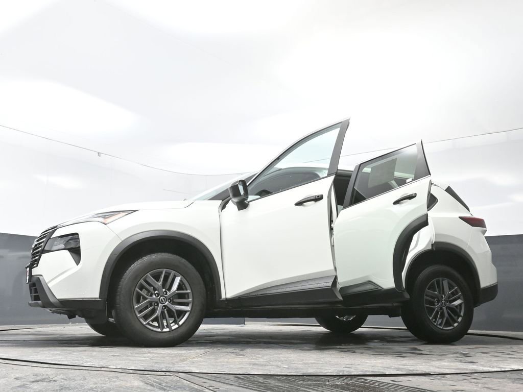 Used 2024 Nissan Rogue S image 74