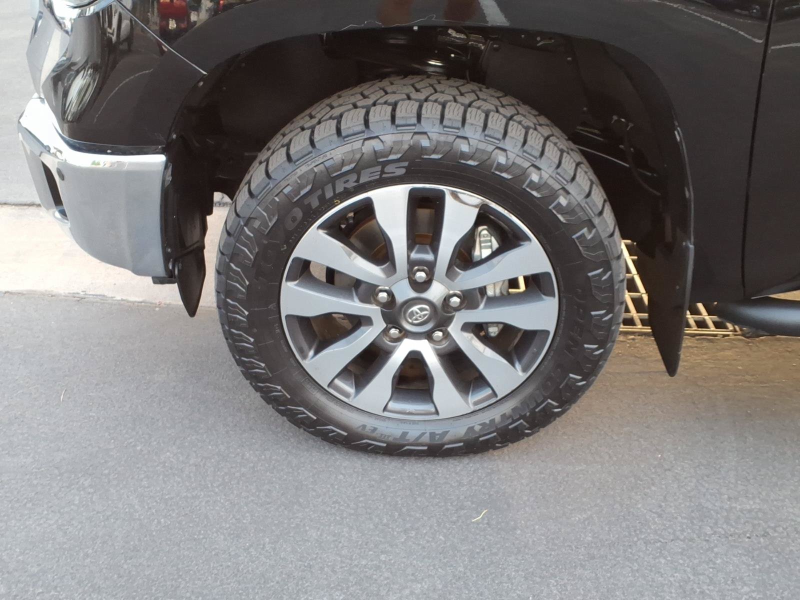 Used 2021 Toyota Tundra Limited w/ Limited Premium Package AWD/4WD image 9