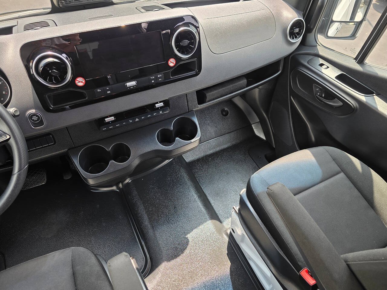 Used 2025 Mercedes-Benz Sprinter 2500 image 19