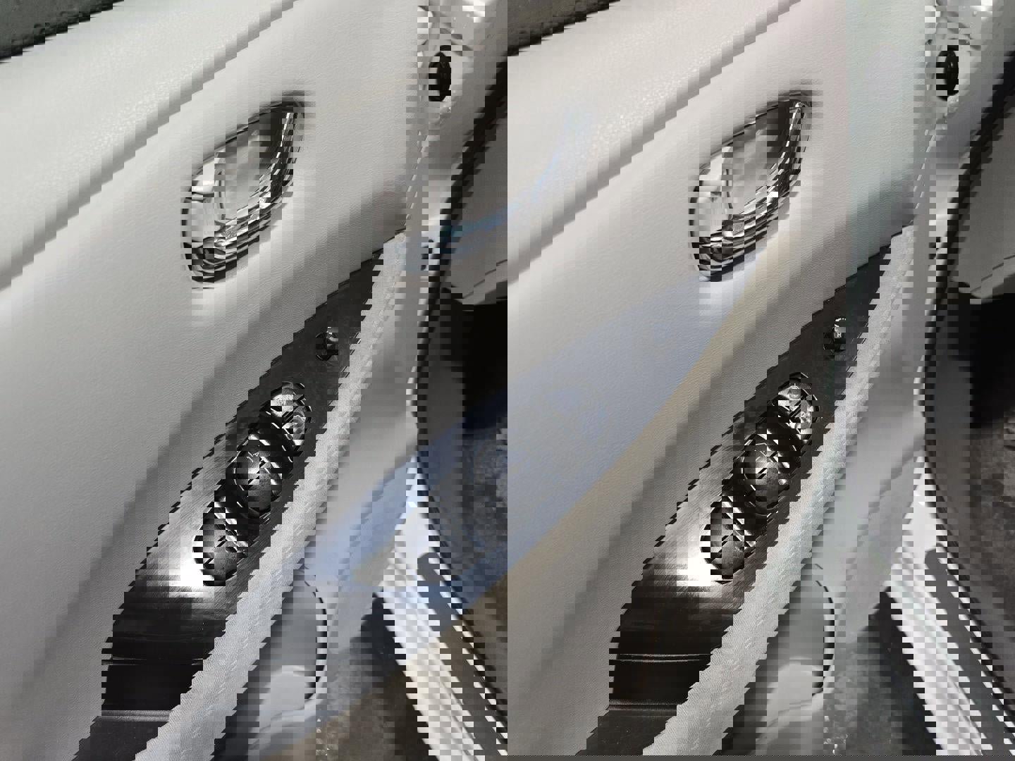 Used 2012 Nissan Leaf SL image 9