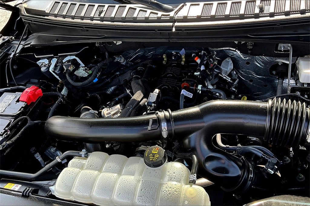 Used 2024 Ford Expedition XLT image 30