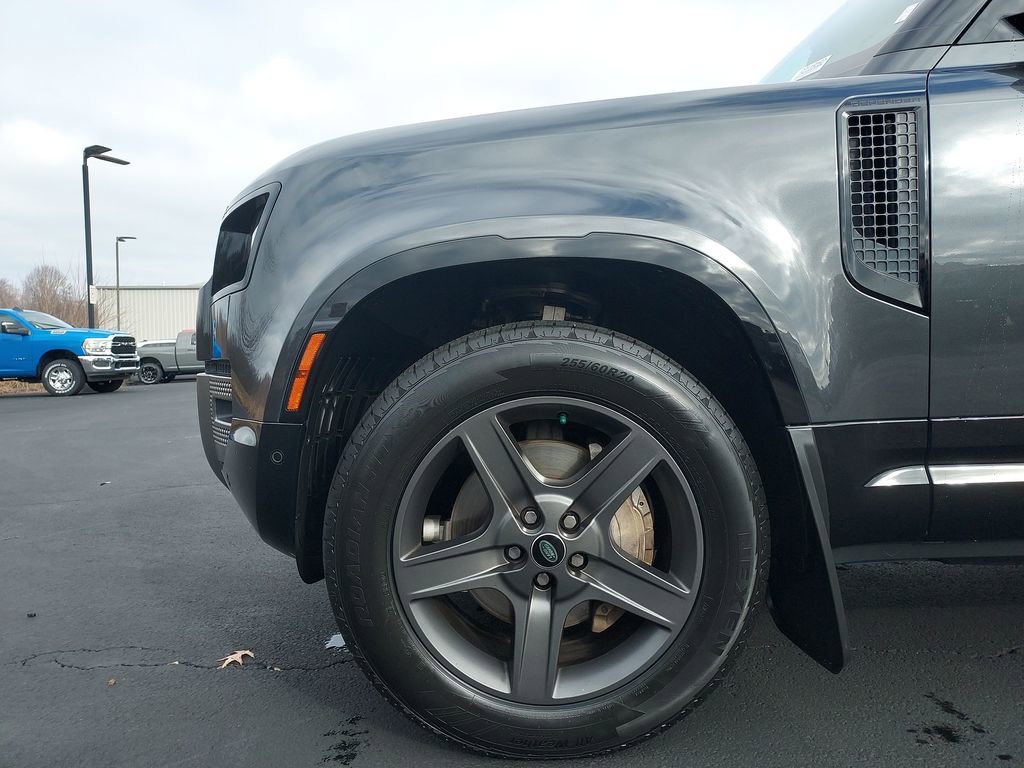 Used 2023 Land Rover Defender 90 X-Dynamic SE image 16