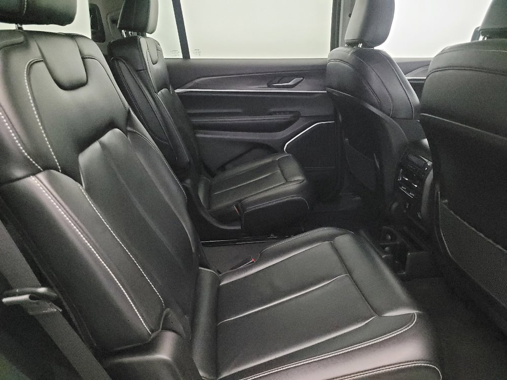 Used 2021 Jeep Grand Cherokee L Limited AWD/4WD image 19