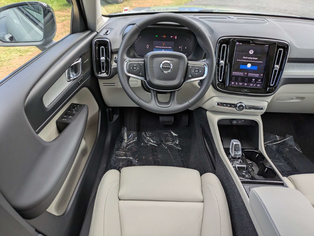 New 2026 Volvo XC40 B5 Ultra AWD/4WD image 17