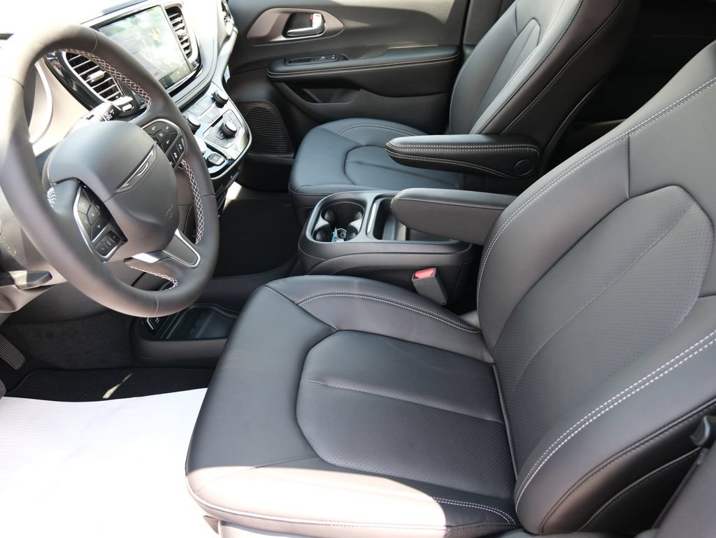 New 2027 Chrysler Pacifica Select w/ Family Tech Group FWD image 5