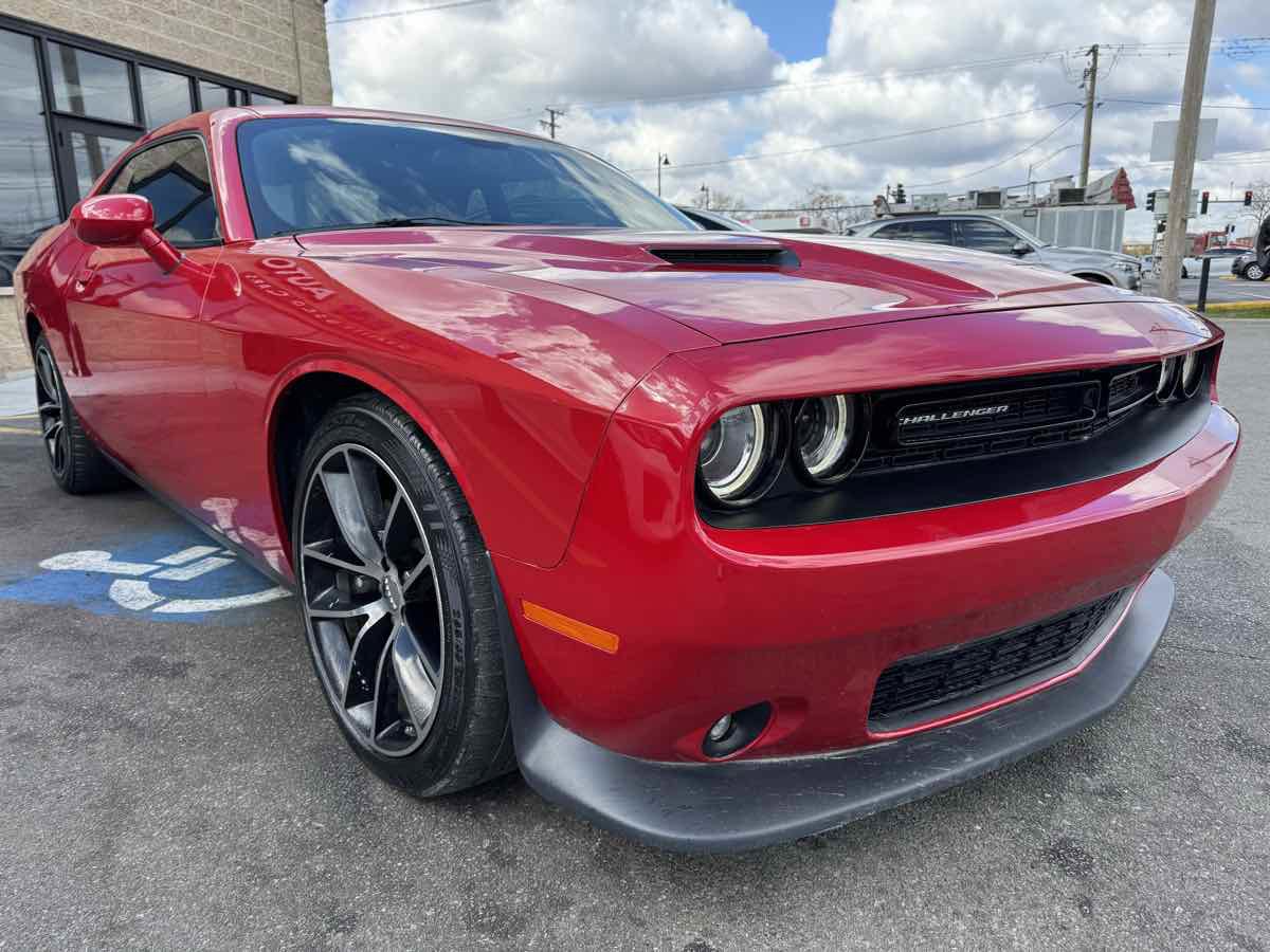 Used 2016 Dodge Challenger R/T Scat Pack w/ Leather Interior Group image 4