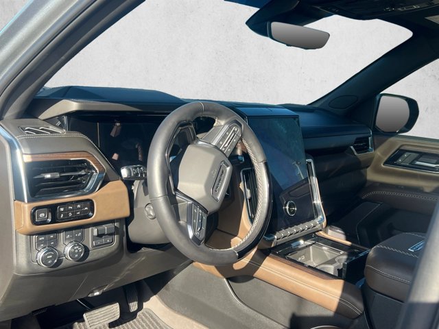 Used 2025 GMC Yukon Denali Ultimate AWD/4WD image 10