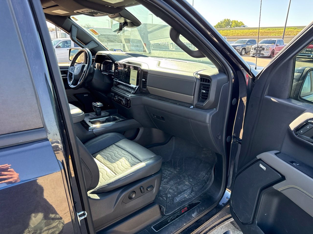 Used 2023 Chevrolet Silverado 1500 ZR2 w/ Technology Package AWD/4WD image 14