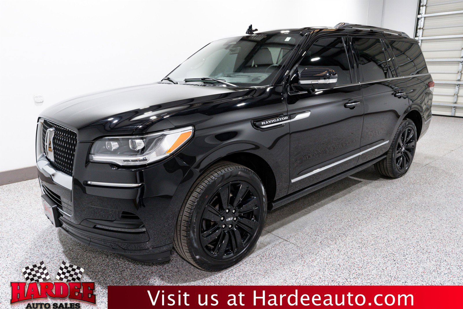 Used 2024 Lincoln Navigator Reserve w/ Equipment Group 201A image 2