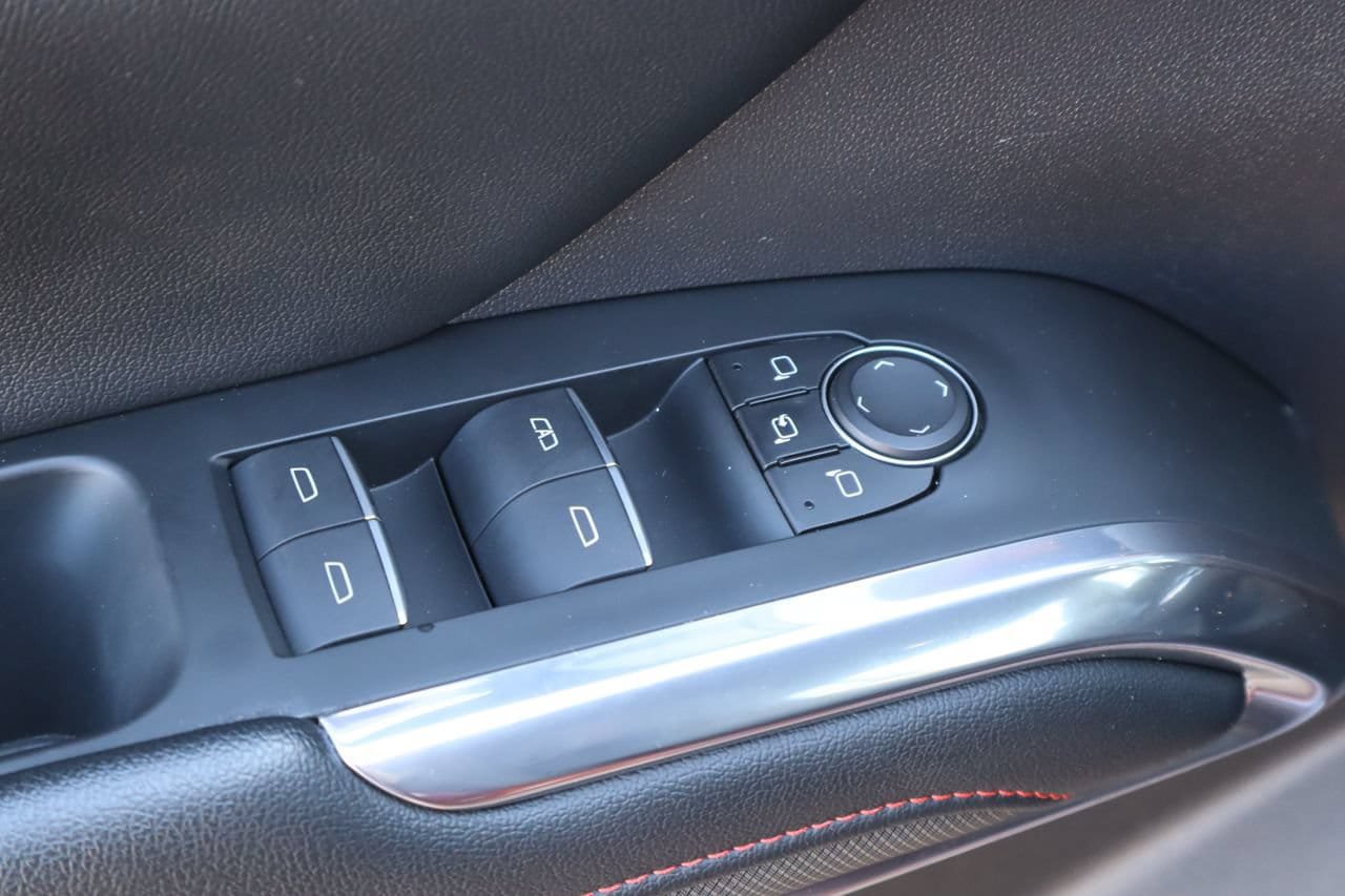 Used 2024 Chevrolet Traverse RS FWD image 24