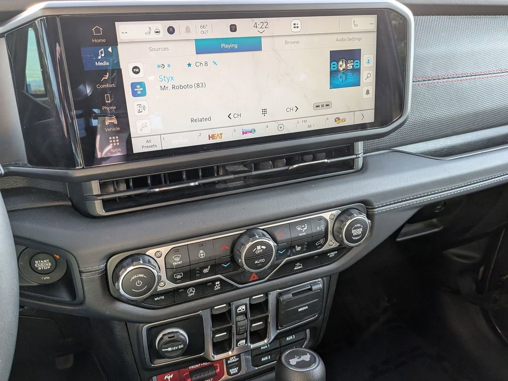 Used 2025 Jeep Wrangler Unlimited Rubicon w/ Convenience Group image 17