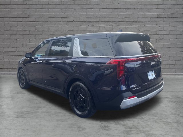 Used 2025 Kia Carnival FWD image 5
