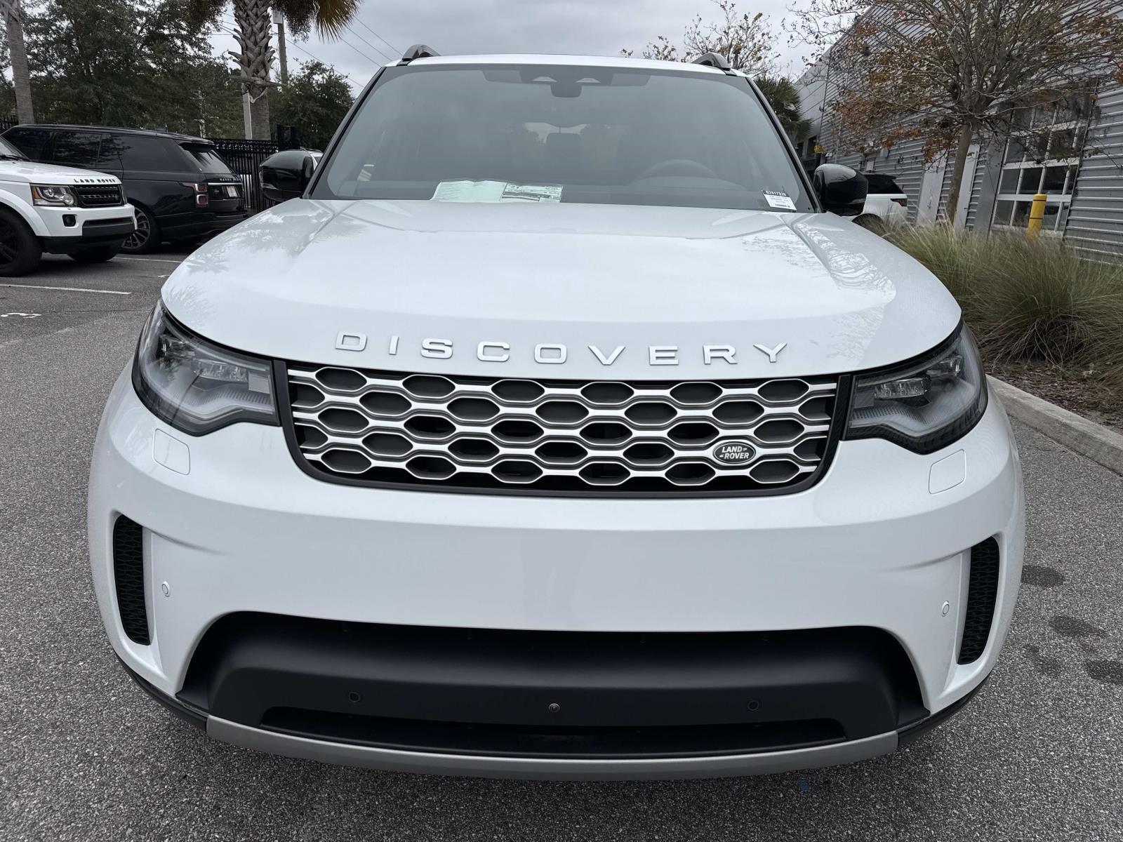Used 2025 Land Rover Discovery S AWD/4WD image 8