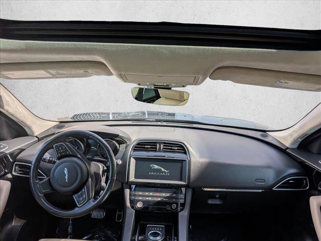 Used 2019 Jaguar F-PACE Premium image 20