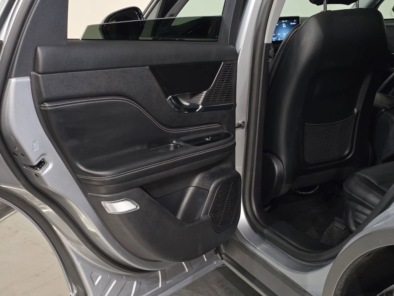 Used 2022 Lincoln Corsair AWD w/ Premium Package image 34