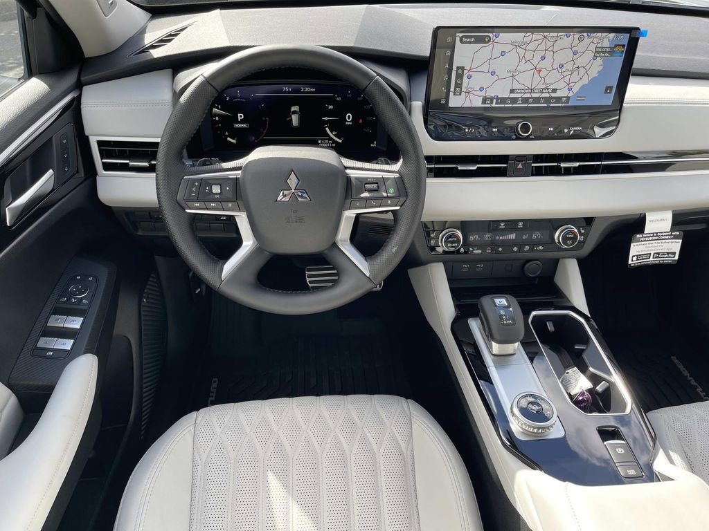 New 2025 Mitsubishi Outlander SEL image 14