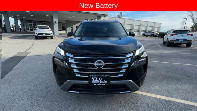 Used 2024 Nissan Rogue SL image 3