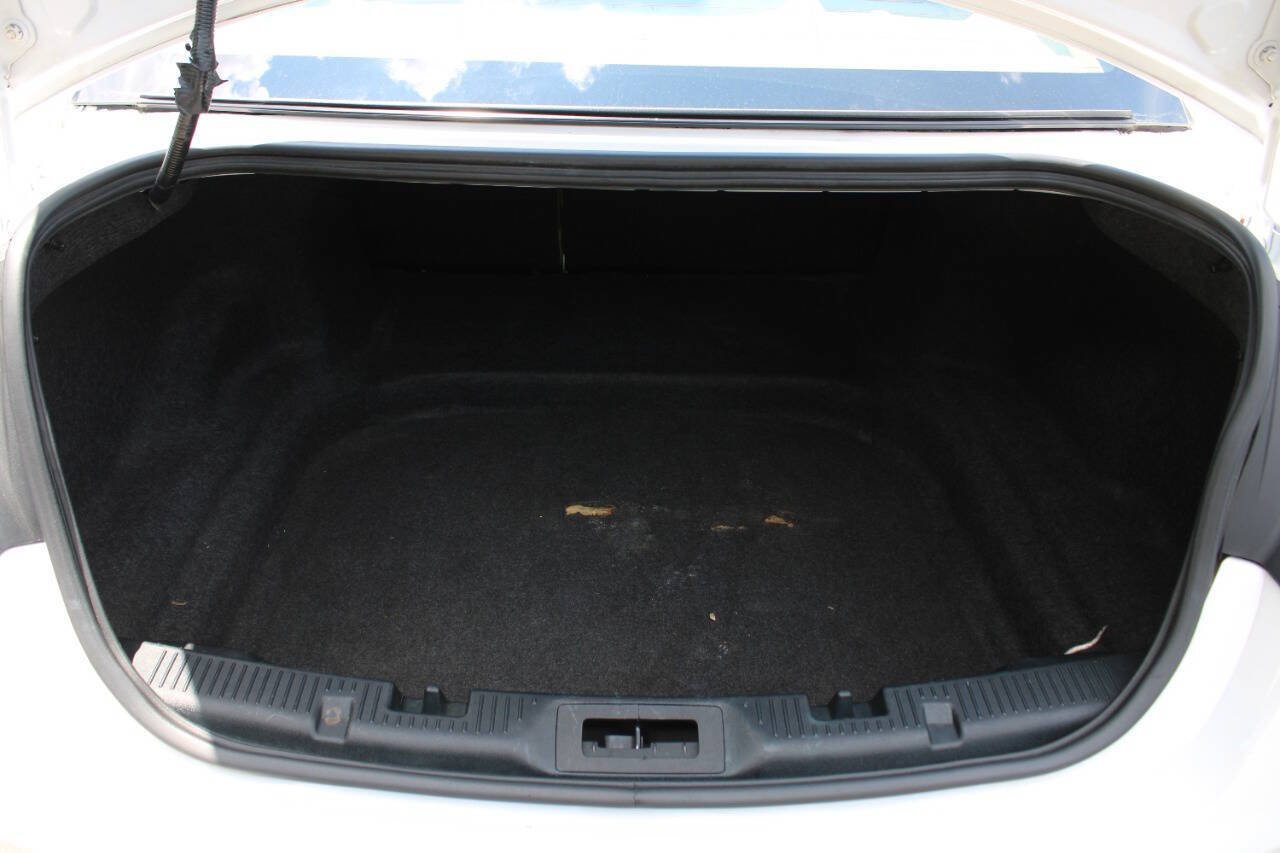 Used 2018 Ford Taurus SE FWD image 16