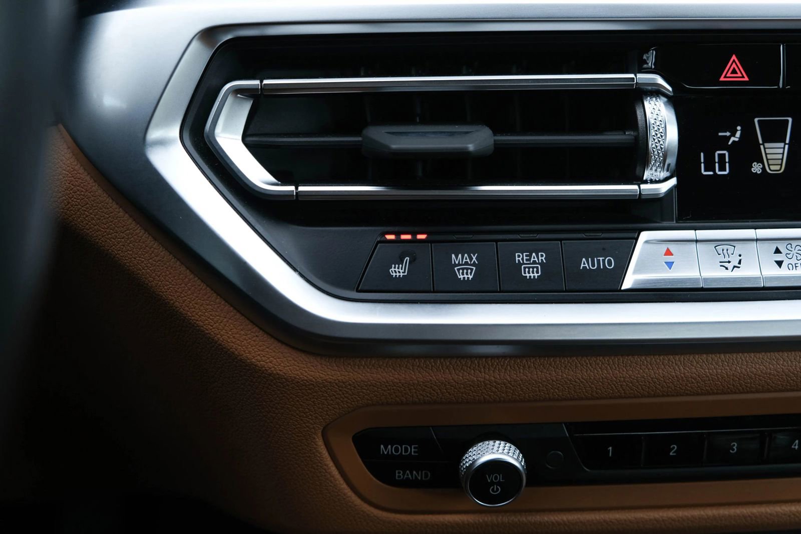 Used 2022 BMW 330i xDrive Sedan w/ Driving Assistance Package image 40