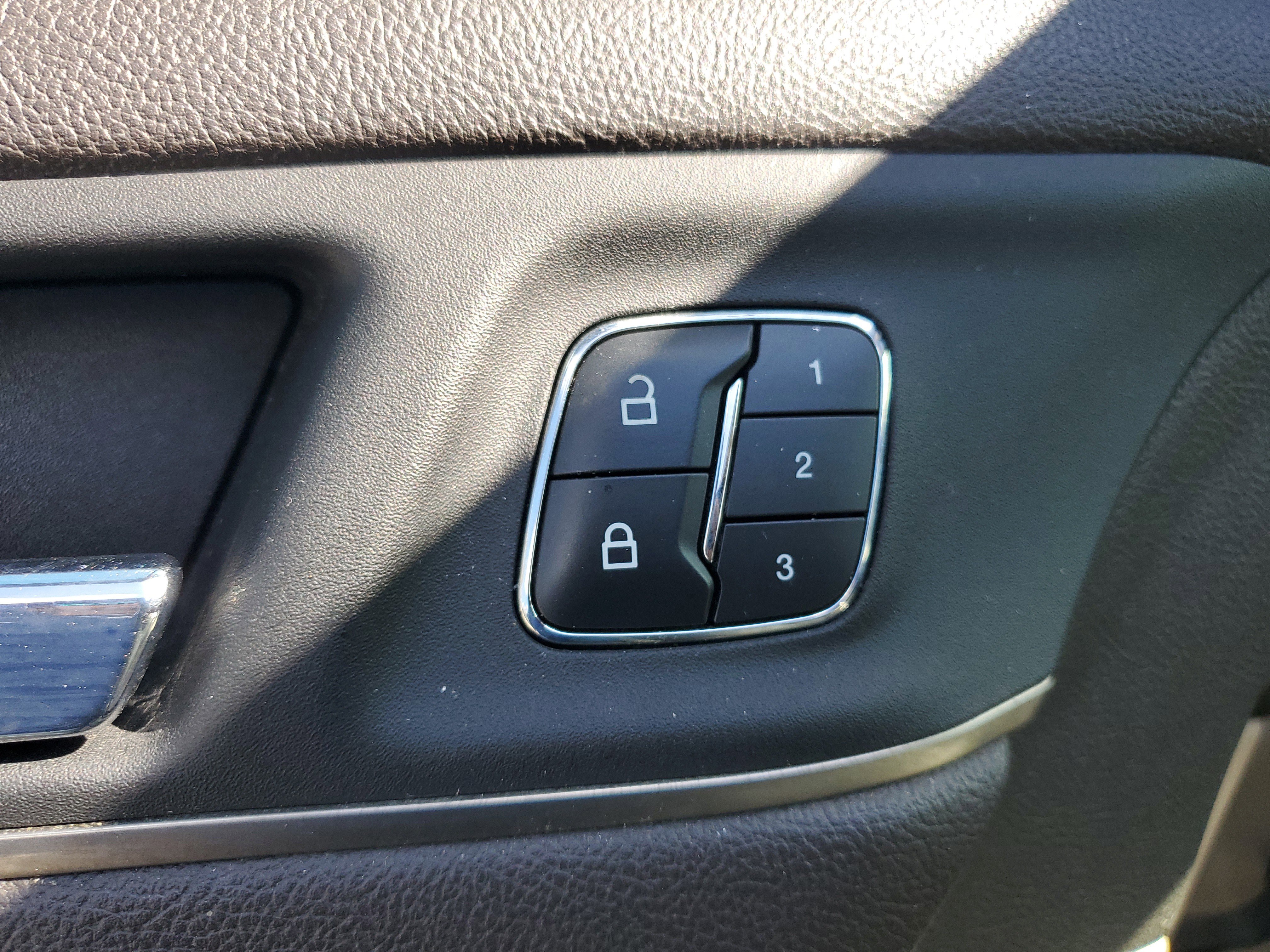 Used 2017 Lincoln MKC Premiere image 18