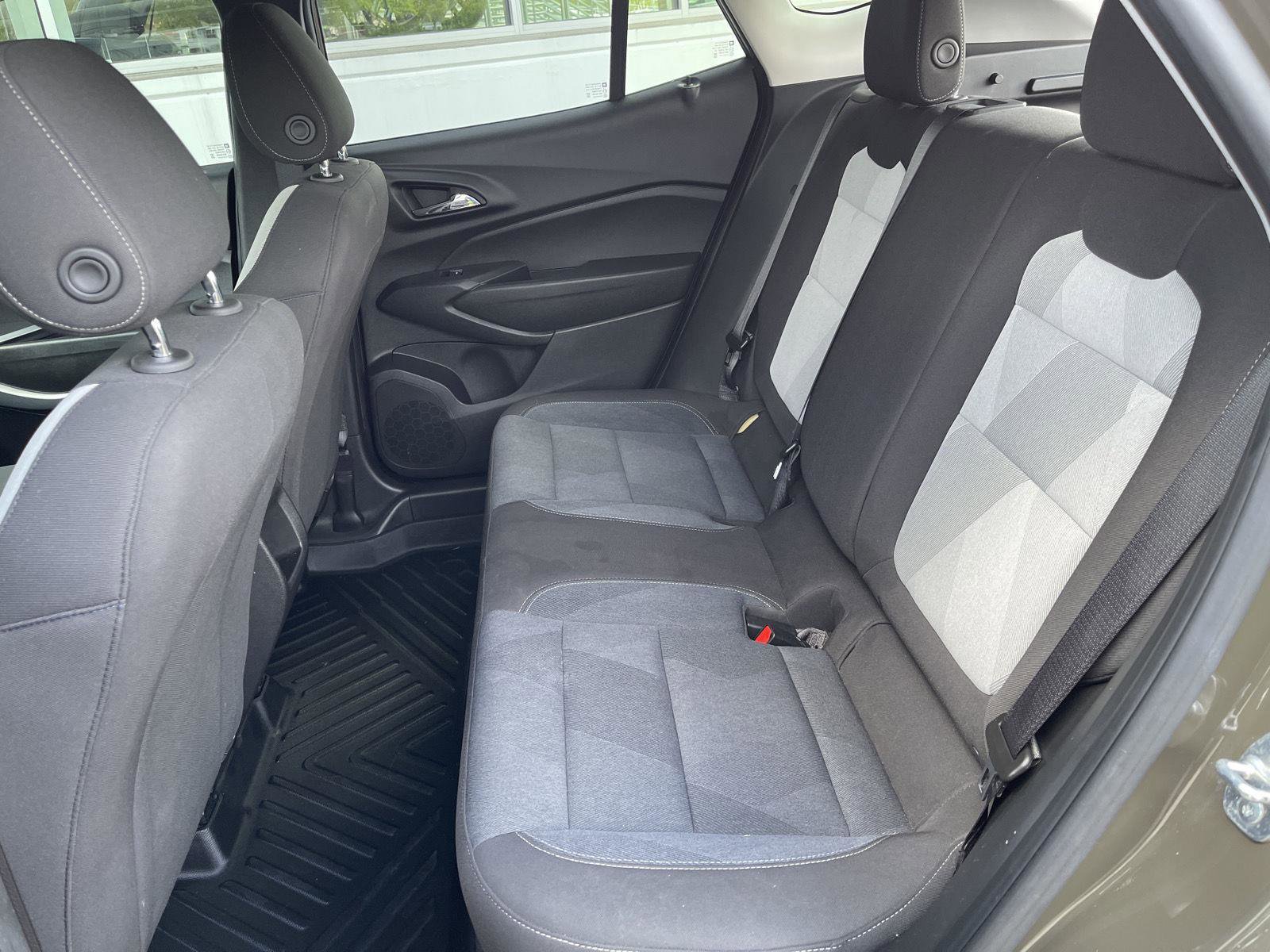 Used 2024 Chevrolet Trax LS w/ LS Convenience Package FWD image 31