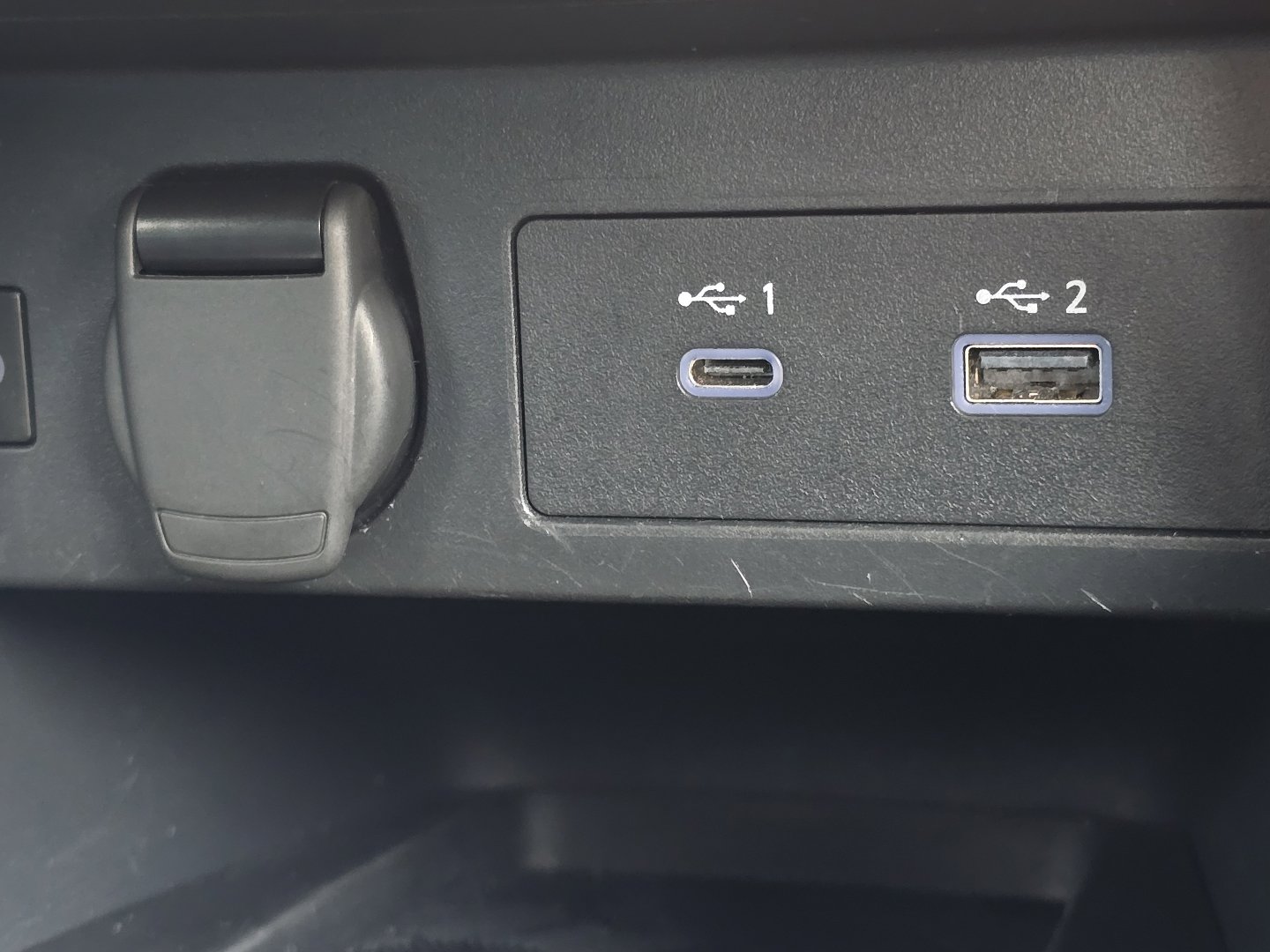 Used 2024 Nissan Versa SR image 7