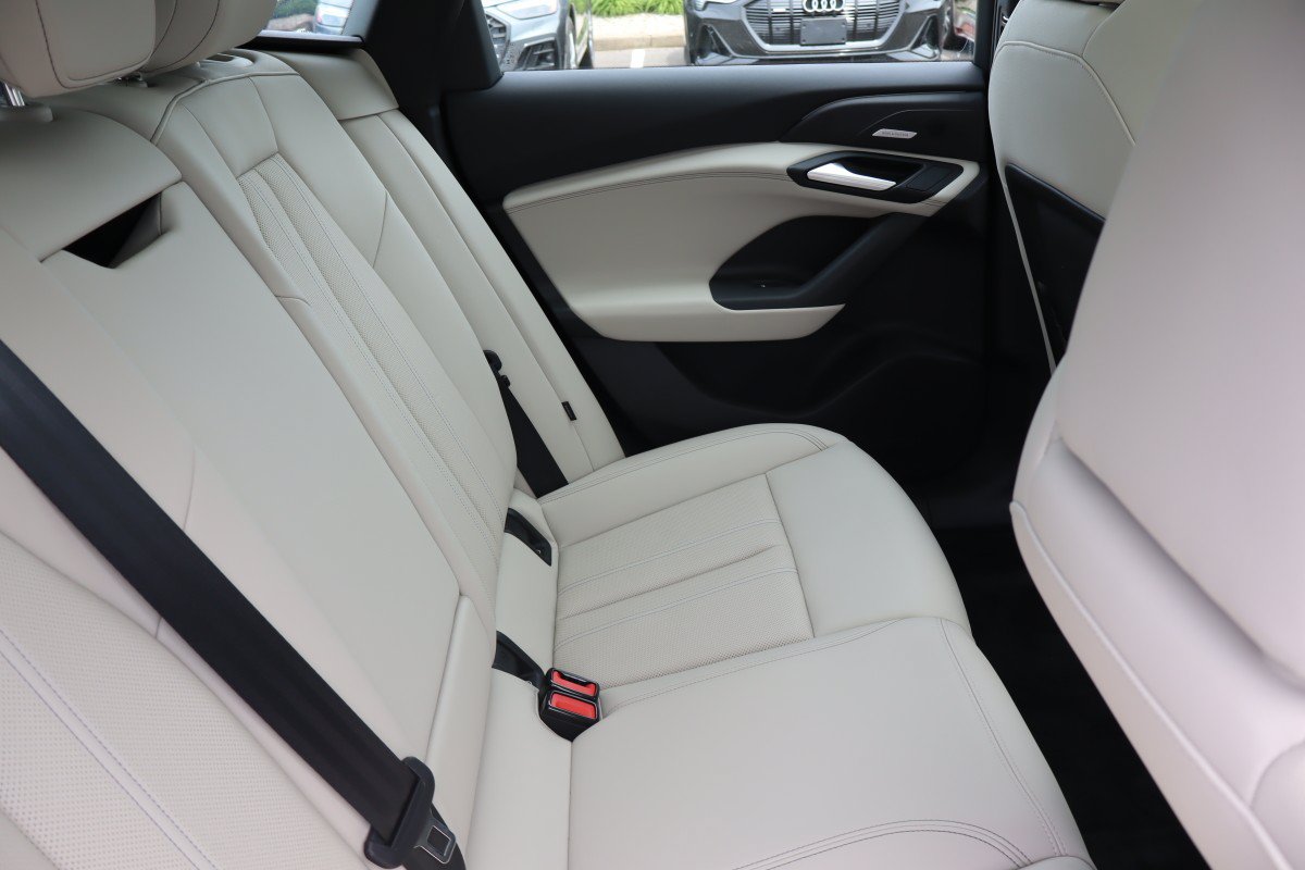 Used 2025 Audi A6 e-tron Prestige w/ Beige Warm Weather Package AWD/4WD image 13