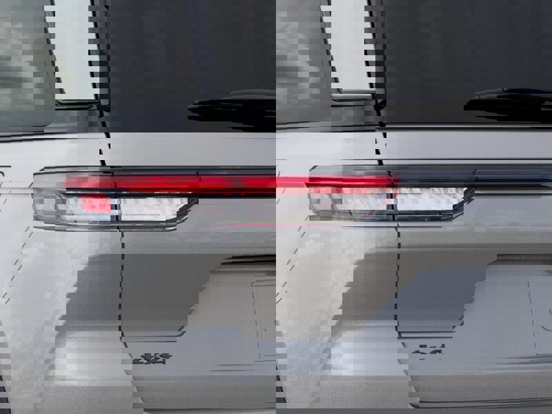 New 2025 Jeep Grand Cherokee Limited w/ Black Appearance Package image 19