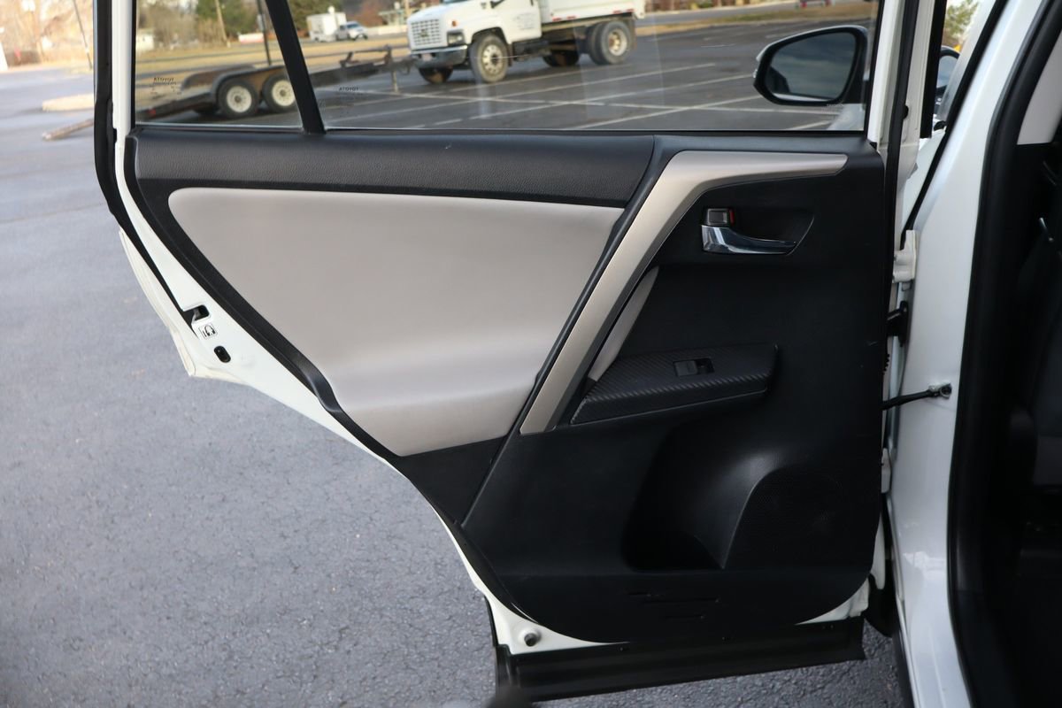 Used 2014 Toyota RAV4 Limited w/ Technology Package image 24